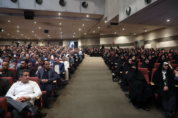تجلیل از معلمان نمونه کشوری با حضور رئیس جمهوری
