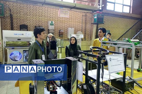 نمایشگاه دستاوردهای دانش‌آموزان هنرستان فنی حرفه‌ای‌ رباط‌کریم