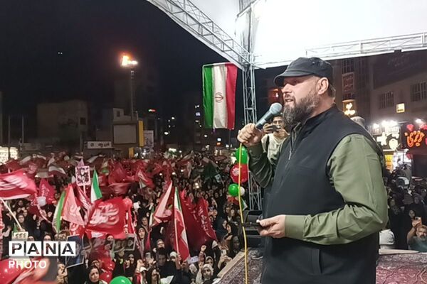 باز هم حضور پرشور و باشکوه مردم شهرستان قدس امشب درمیدان امام خامنه‌ای 