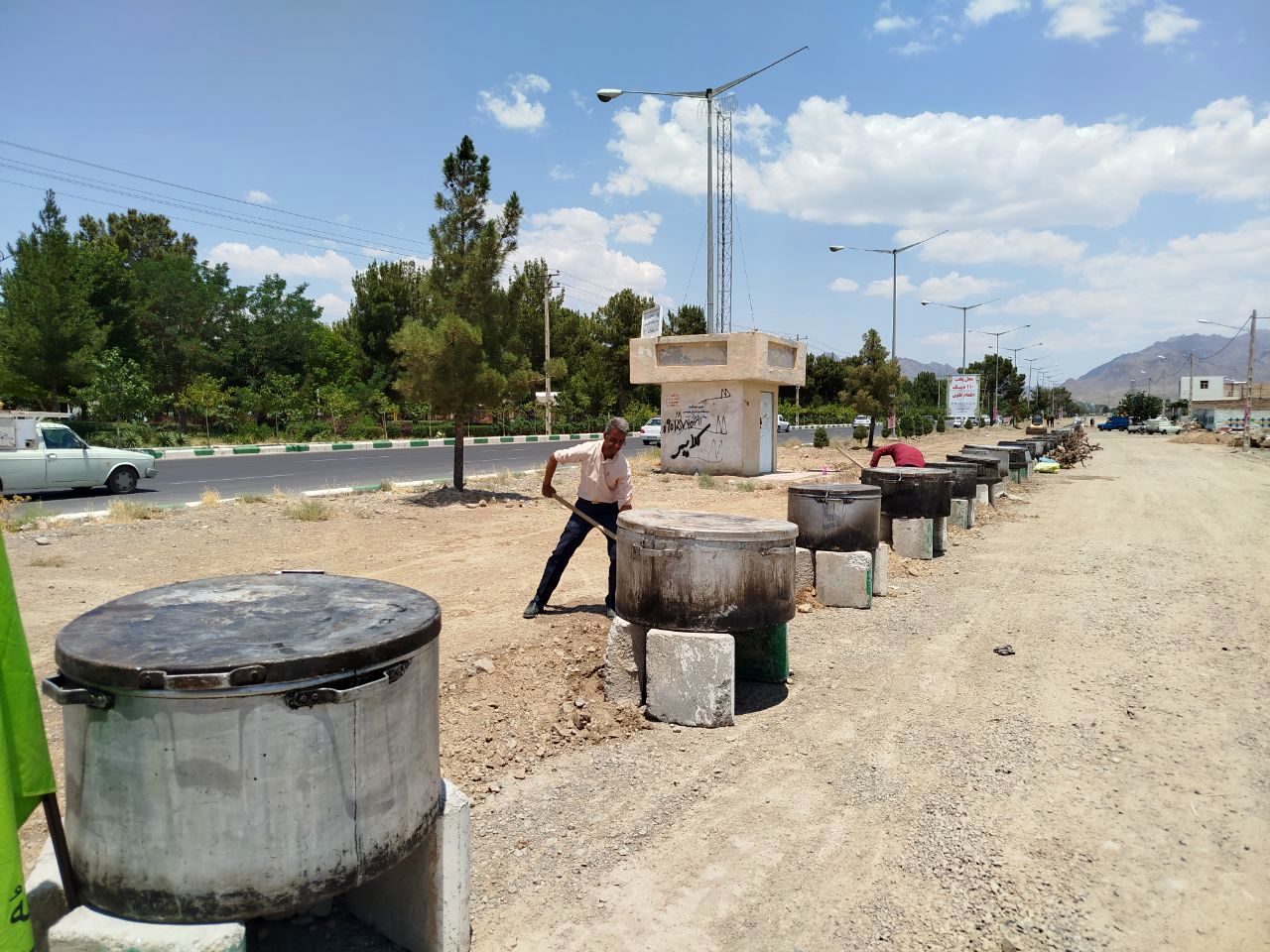 آماده سازی 110 دیگ اطعام علوی در کاشمر