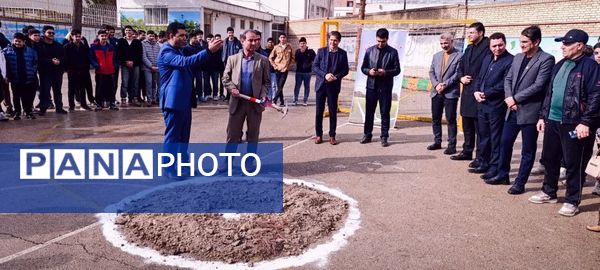 جشن انقلاب و کلنگ زنی زمین چمن دبیرستان شاهد امام حسین (ع)