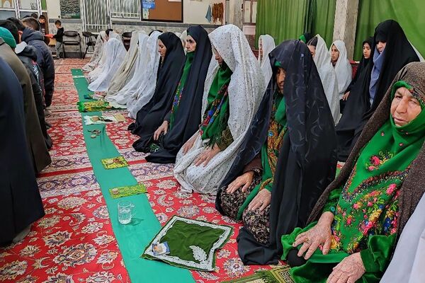 آخرین روز از اعتکاف دانش آموزی انس با خدا  در مسجد جامع شهر بار نیشابور