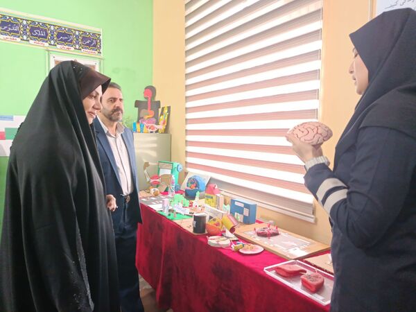 نواخته شدن زنگ هفته پژوهش در دماوند
