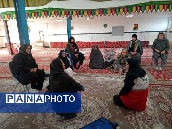 دوره‌ آموزشی‌ هلال‌احمر در پایگاه‌ بسیج مطهره شیروان