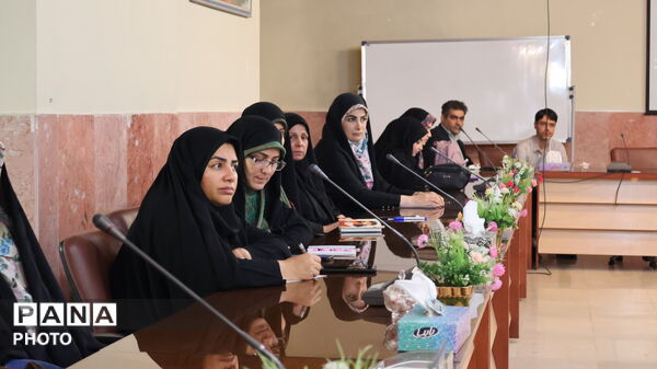 نشست کارشناسان فرهنگی مناطق ۱۹ گانه تهران در اردوگاه ابوذر