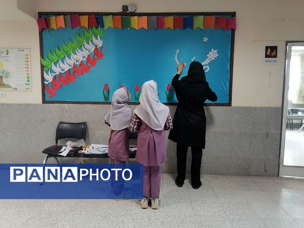 زنگ انقلاب و فضاسازی مدرسه زنده یاد نوحی به مناسبت دهه فجر 