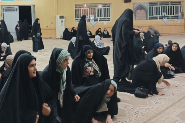 برپایی اولین نماز جماعت در اردوی راهیان نور دانش‌آموزان دختر شهرری