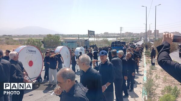 مراسم سوگواری عزاداران محله رسالت محمدشهر کرج در روز عاشورا 