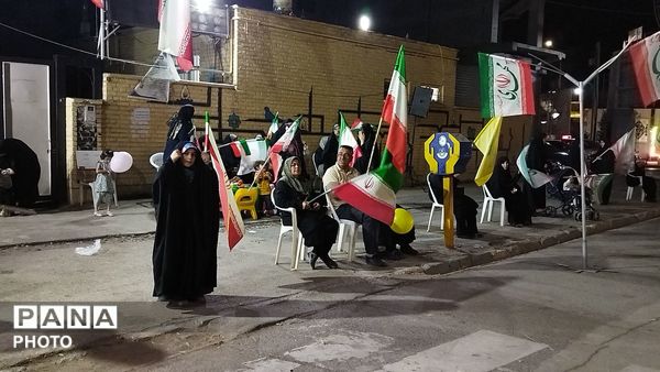 گذری بر اجتماع مردمی روبه روی دبیرستان نمونه فاطمه زهرا در نود و چهارمین شب 