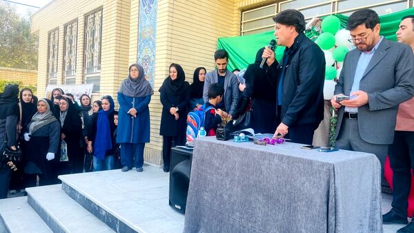 زنگ مهر و زنگ نماز دبستان معلم شهر آشخانه 