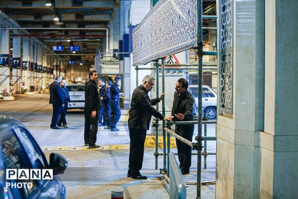 آماده‌سازی حرم مطهر رضوی در آستانه تشییع رهبر شهید انقلاب