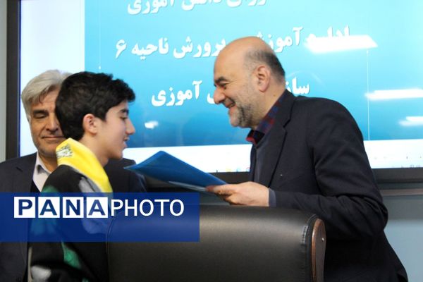 اولین نشست هیئت‌رئیسه و اعضای شورای دانش‌آموزی آموزش و پرورش ناحیه ۶  