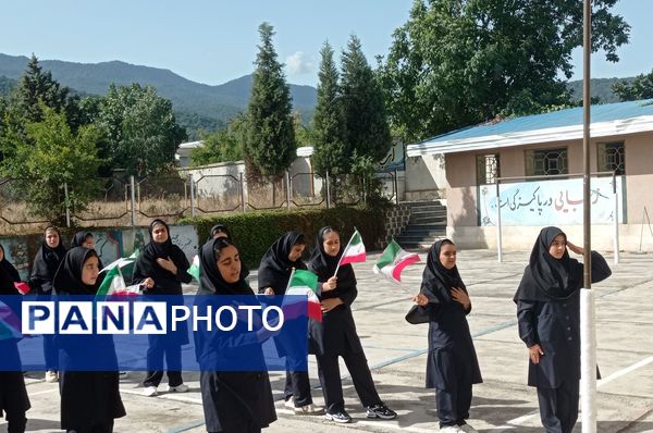 جشن جوانه‌ها در دبیرستان یاران امام 