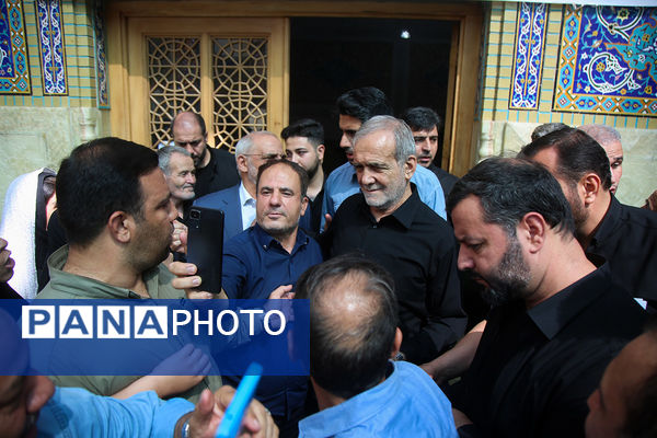 تشرف رئیس جمهور به زیارت حرم حضرت معصومه(س)