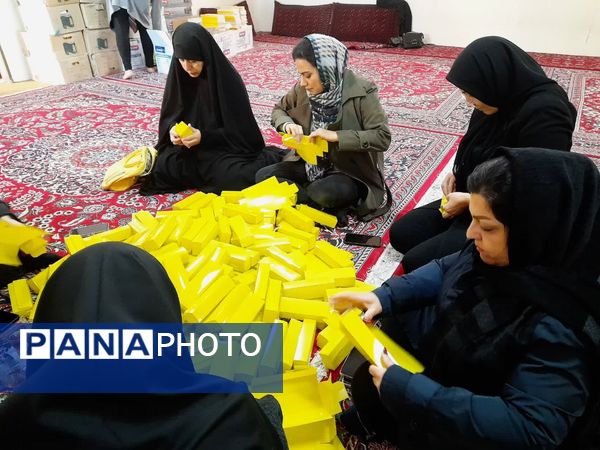 اهدای ۶۰۰ پک لوازم التحریر برای دانش‌آموزان کم برخوردار