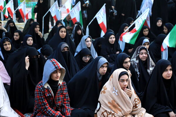 حال و هوای دختران هنرستانی قم در بازدید از یادمان‌های عملیاتی جنوب کشور