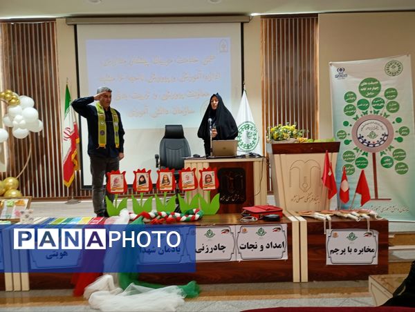 آموزش ضمن خدمت مربیان پیشتازان مدارس در دبستان آرمینه مصلی نژاد 