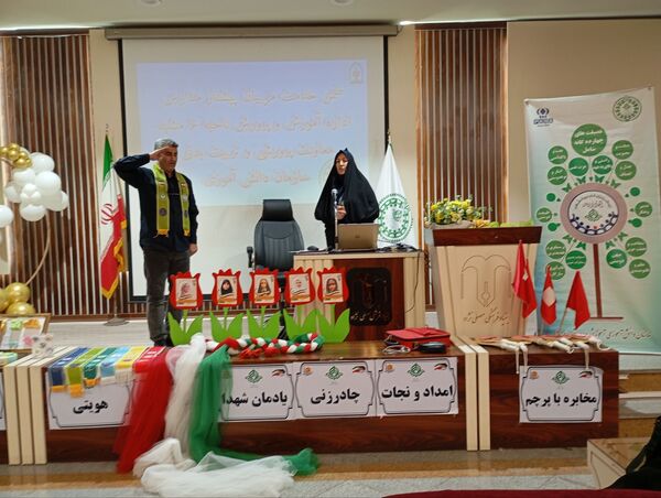 آموزش ضمن خدمت مربیان پیشتازان مدارس در دبستان آرمینه مصلی نژاد 
