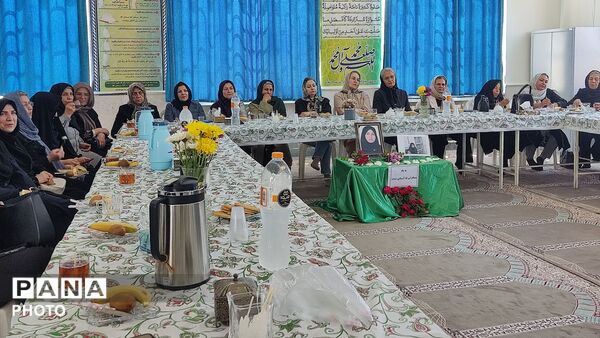 آیین خاطره‌سازان در دبیرستان دخترانه امام رضا( ع) شهرستان اسفراین