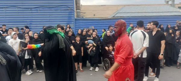 استقبال عزاداران حسینی از کاروان نمادین اسرای کربلا در قم