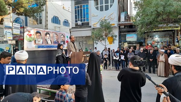 تجمع دانش‌آموزان شهرستان اسفراین در مراسم یادبود شهدای خدمت