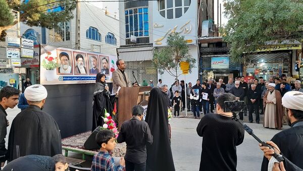 تجمع دانش‌آموزان شهرستان اسفراین در مراسم یادبود شهدای خدمت