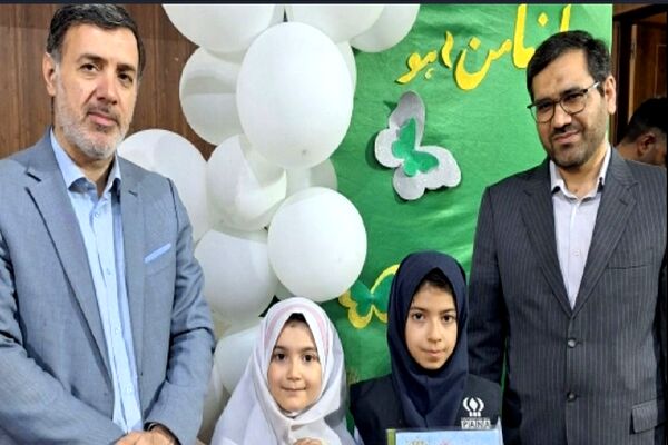 تجلیل از برگزیدگان مسابقات قرآن و عترت و فرهنگی هنری ناحیه 2 مشهد