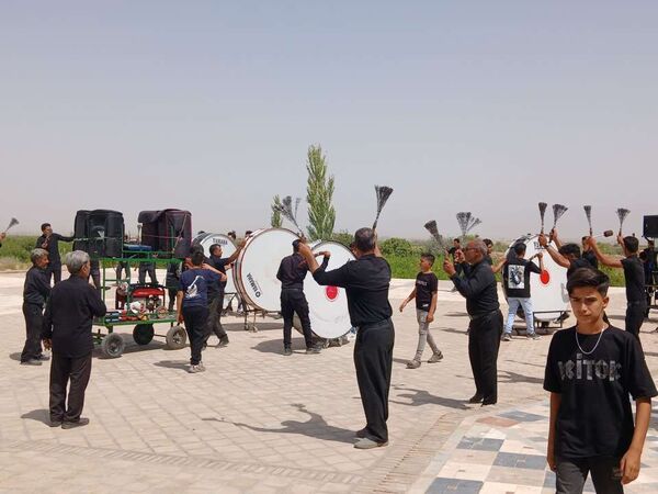  عزاداری هیئت زنجیر زنی روستای نقاب در امامزاده سید حسن روستای میرآباد