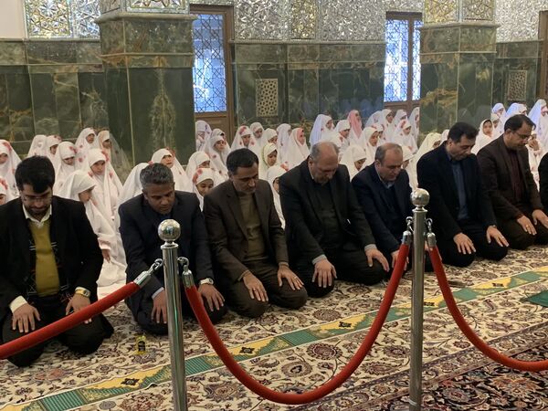 جشن تکلیف دانش آموزان دختر در حرم حضرت زینب (س)