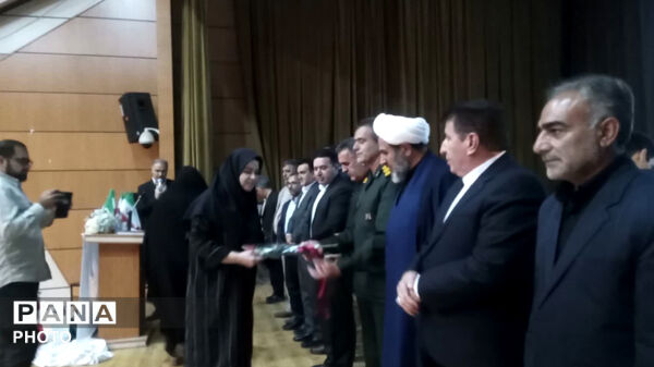 آیین گرامیداشت هفته معلم و تجلیل ازمعلمین زحمت کش  شهرستان کوهدشت 