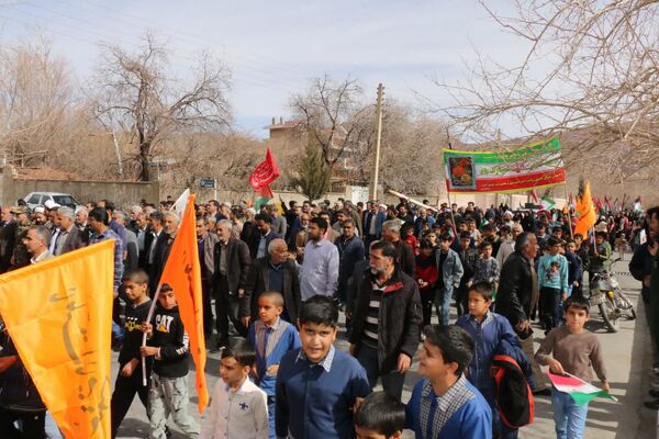 انقلاب را نسل جدید ادامه می دهند