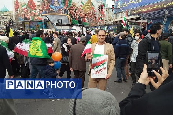 حضور اقشار مختلف مردم شهرری در راهپیمایی ۲۲ بهمن