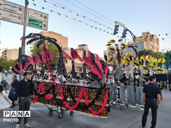  کاروان عظیم نوجوان کربلا در خیابان پروین 