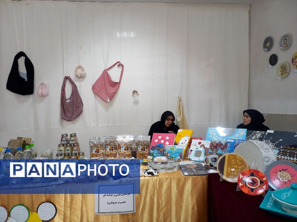 نمایشگاه کار آفرینی هنرستان های ناحیه یک مشهد مقدس 