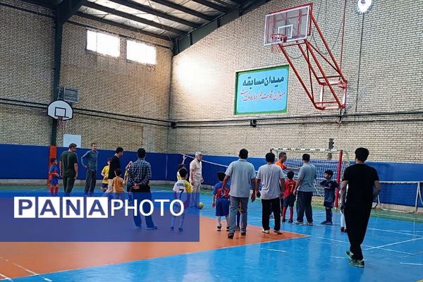 پدر و پسر در میدان ورزش؛ شور و نشاط ورزشی در مدرسه علامه طباطبایی پیشوا