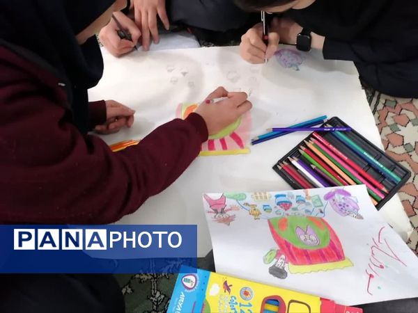 نقاشی همگانی در آخرین روز های سال 1403 در دبیرستان دخترانه معلم