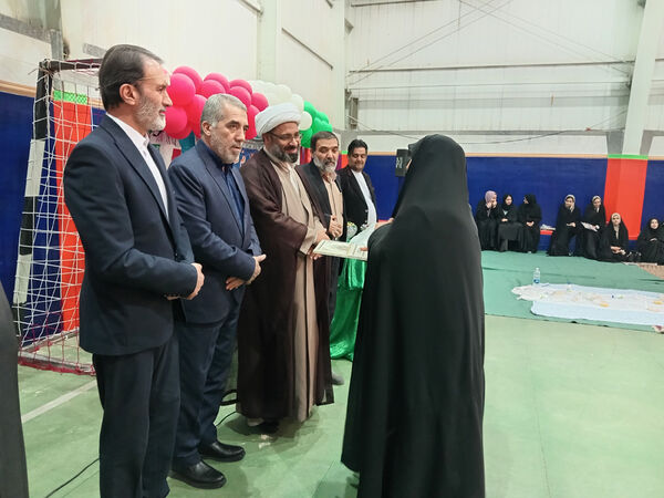 ضیافت افطاری و محفل دانش‌آموزی انس با قرآن کریم در سالن ورزشی عفاف شهر جعفریه قم