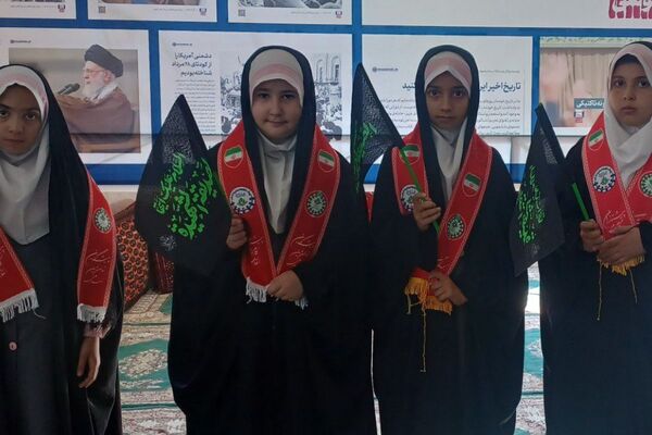 طرح "لاله‌های روشن"  در دبستان نجمه فیروزکوه 