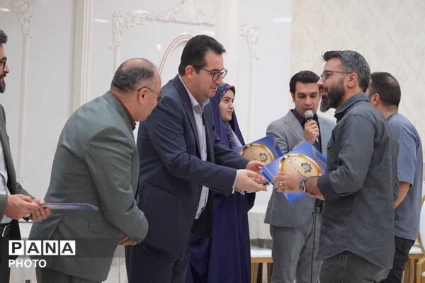 تجلیل از خبرنگاران و فعالان رسانه‌ای بجنورد به مناسبت روز خبرنگار