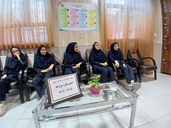 جلسه شورای دانش آموزی دبیرستان سروقد