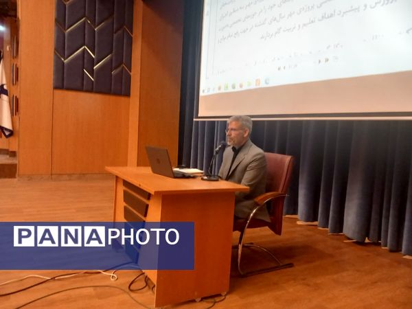 جلسه ستاد پروژه مهر مدارس دولتی و غیردولتی ناحیه ۶ مشهد در فرهنگسرای مصلی نژاد