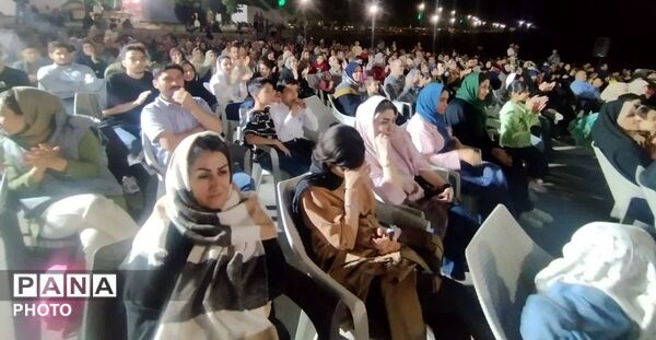 پیوند عشق و ایمان در دلِ جمعیت 