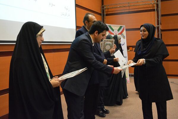 آیین تجلیل از برگزیدگان حوزه مشاوره و پیشگیری از آسیب‌های اجتماعی بهارستان‌دو