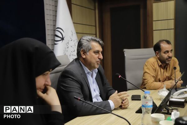 تجلیل مدیرکل آموزش و پرورش شهر تهران از مدیران سازمان دانش‌آموزی مناطق و مسئولان خبرگزاری پانا