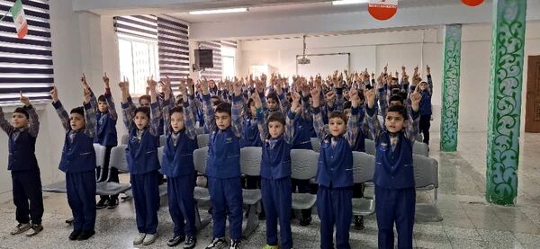 خلاقیت هنری و فرهنگی دبستان شهید فکوری در «هفته ماها»