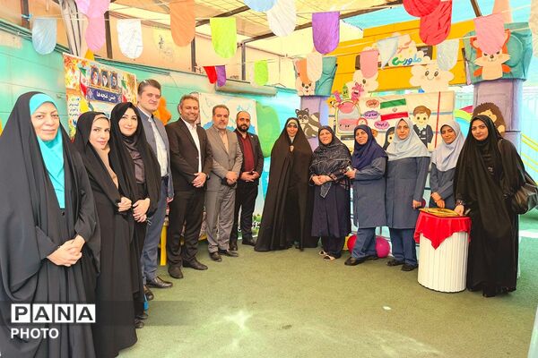 نواخته شدن زنگ غنچه ها در کودکستان ملورین ناحیه دو شهرری 