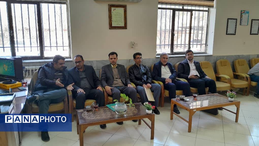 تقدیر از رتبه های برتر علمی-آموزشی، قرآنی، فرهنگی، ورزشی و هنری هنرستان شهید دیواندری سبزوار