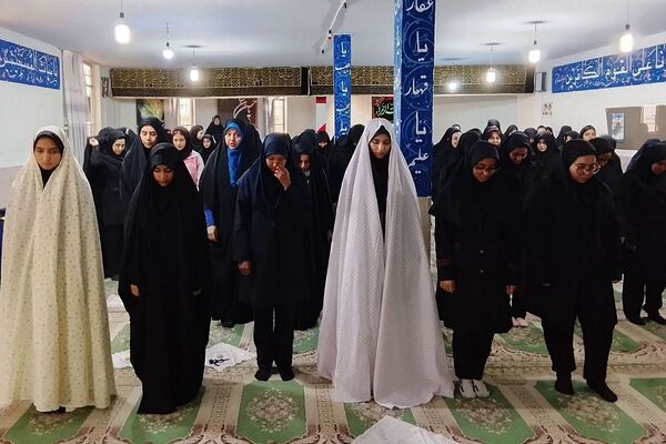 اجرای سومین نشست قرآنی در مدارس با حضور امام جمعه قرچک در دبیرستان شهدای محراب