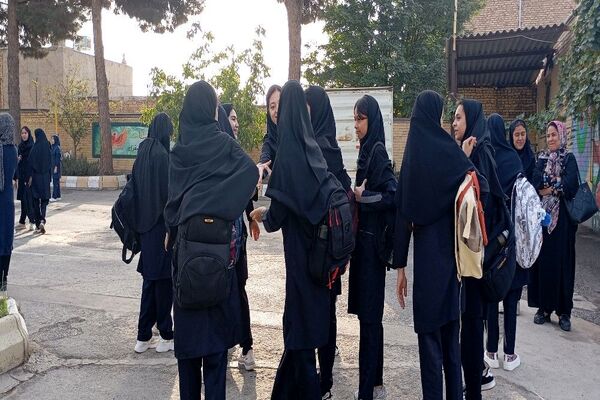آغاز سال تحصیلی جدید و گرامیداشت هفته دفاع مقدس در دبیرستان شهید مجید دهنوی نیشابور