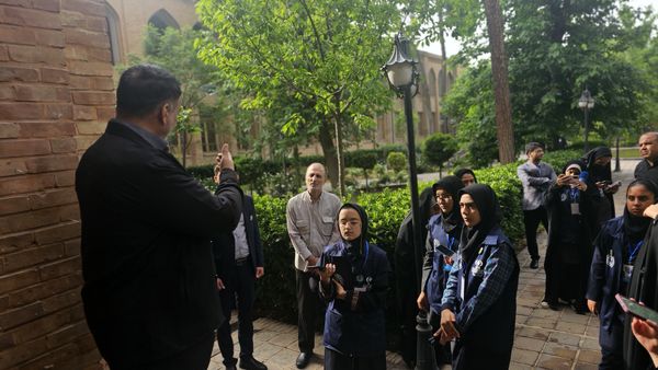 بازدید دانش‌آموزان خبرنگار پانا از مدرسه تاریخی دارالفنون

